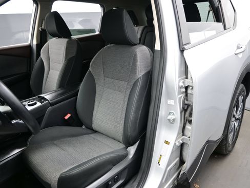 Used 2023 Nissan Rogue SV AWD/4WD image 12