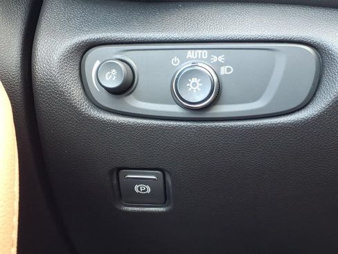 Used 2022 Chevrolet Blazer Premier w/ Enhanced Convenience Package FWD image 24