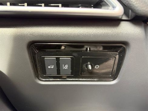 Used 2018 Jaguar F-PACE Prestige image 31