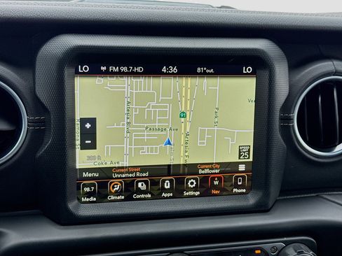 Used 2023 Jeep Wrangler Unlimited Sahara AWD/4WD image 9