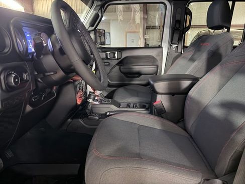 Used 2026 Jeep Wrangler Unlimited Rubicon AWD/4WD image 11
