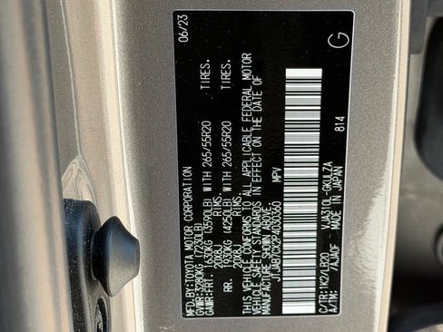 Used 2023 Lexus LX 600 4WD w/ Interior Upgrade Package image 32