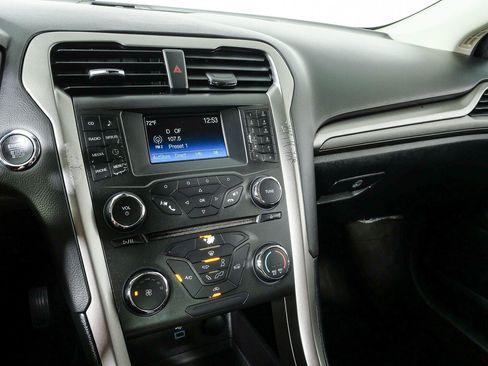 Used 2018 Ford Fusion SE FWD image 12