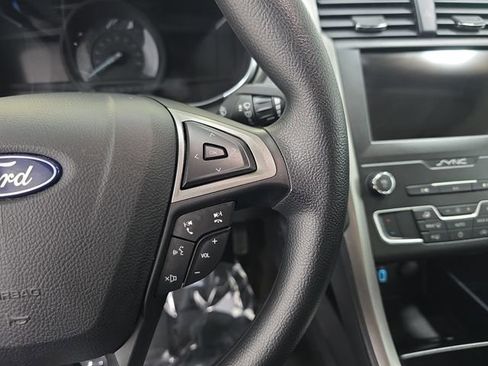 Used 2020 Ford Fusion SE image 18