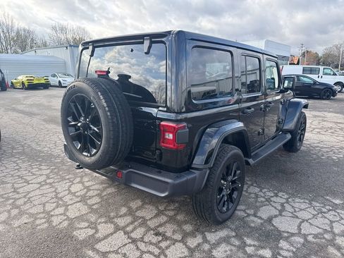 Used 2025 Jeep Wrangler Sahara 4xe image 3