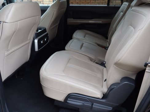Used 2024 Ford Expedition Max Limited RWD image 6