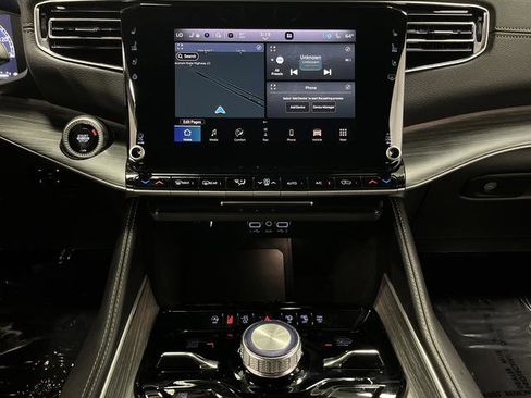 Used 2024 Jeep Wagoneer Series III w/ Convenience Group I image 8