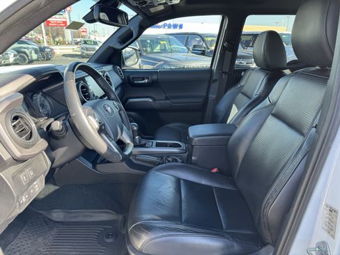 Used 2020 Toyota Tacoma TRD Off-Road image 26