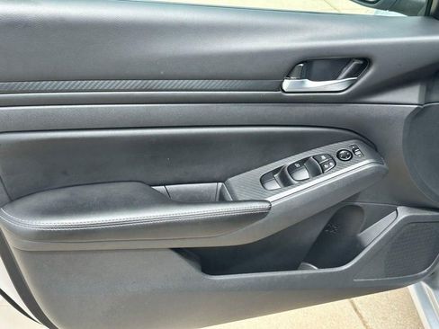 Used 2024 Nissan Altima 2.5 SV image 19