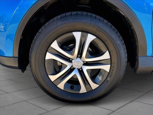 Used 2018 Toyota RAV4 LE image 9