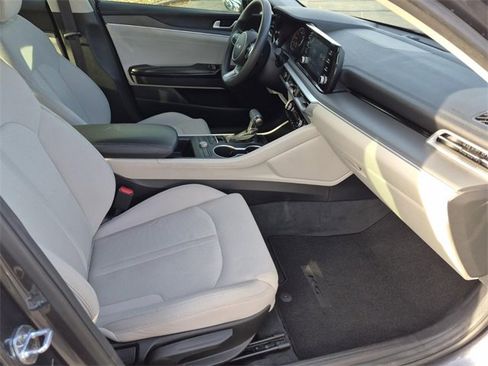 Used 2022 Kia K5 LXS image 9