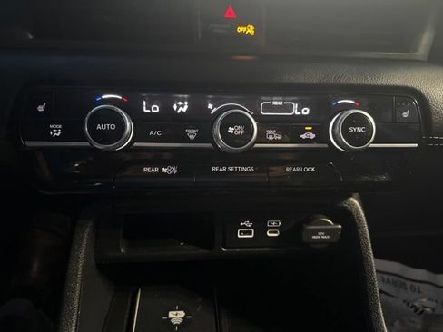 Used 2023 Honda Pilot Touring image 16