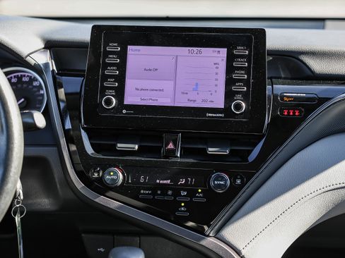 Used 2023 Toyota Camry LE image 3