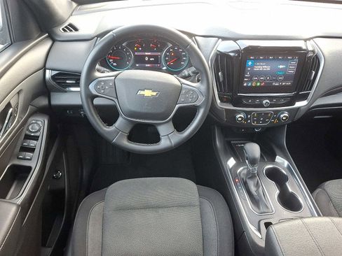 Used 2023 Chevrolet Traverse LT image 11