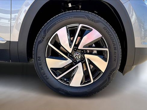 Used 2026 Volkswagen Atlas SEL AWD/4WD image 13