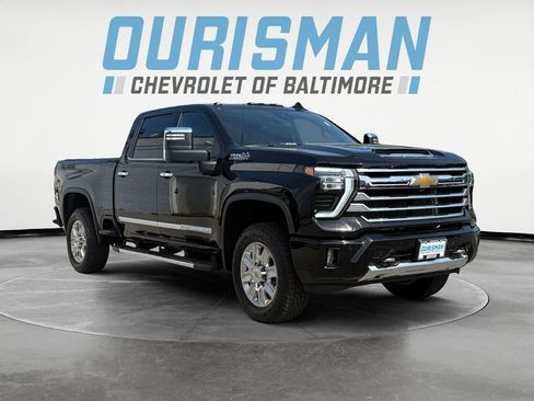 Used 2025 Chevrolet Silverado 2500 High Country w/ High Country Premium Package AWD/4WD image 1