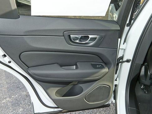 New 2026 Volvo XC60 B5 Core image 18