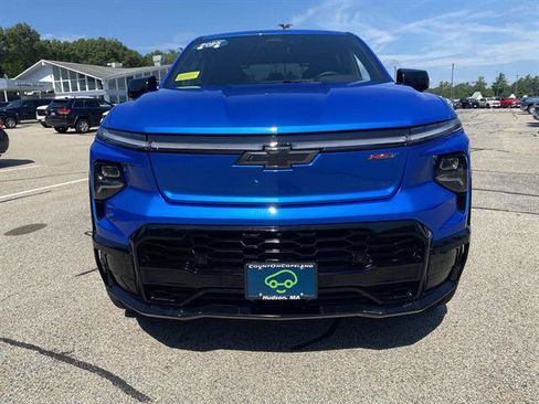 Certified 2025 Chevrolet Silverado EV RST AWD/4WD image 2