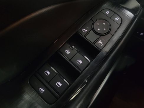 Used 2024 Nissan Rogue S AWD/4WD image 27