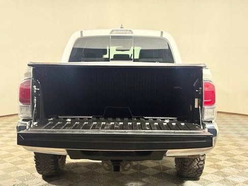 Used 2022 Toyota Tacoma TRD Off-Road AWD/4WD image 6