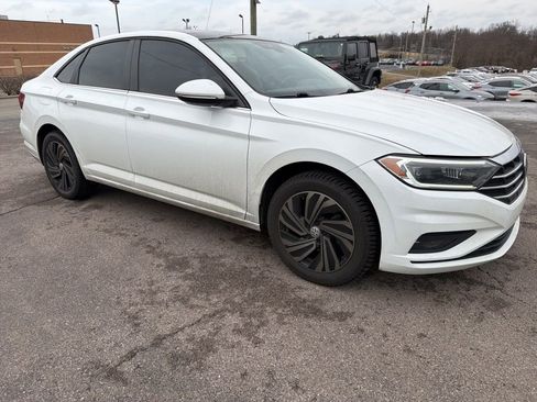 Used 2019 Volkswagen Jetta SEL Premium image 2