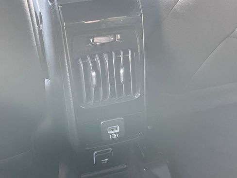 Used 2025 Jeep Compass Limited image 23