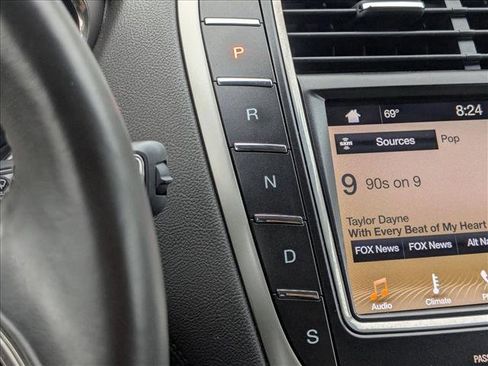 Used 2019 Lincoln Nautilus Reserve image 12