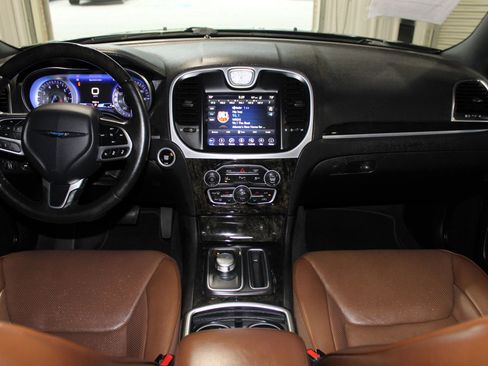 Used 2019 Chrysler 300 Limited w/ Safetytec Plus Group RWD image 18