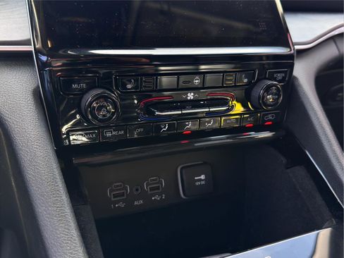 Used 2022 Jeep Grand Cherokee L Limited image 15