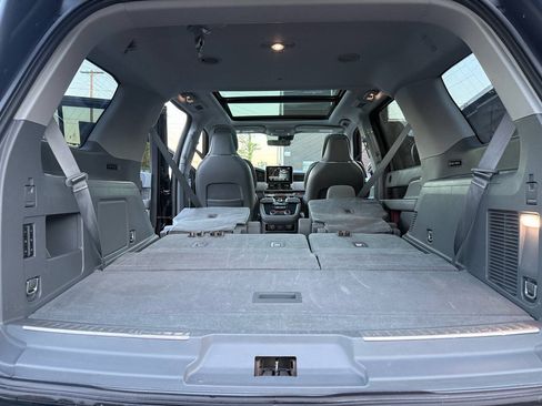 Used 2018 Lincoln Navigator Reserve AWD/4WD image 13