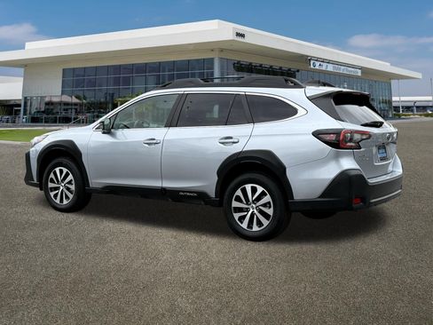Used 2024 Subaru Outback Premium AWD/4WD image 8