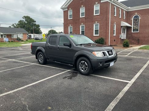 Used 2014 Nissan Frontier Desert Runner RWD image 2