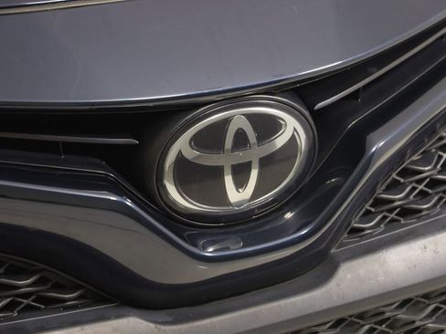 Used 2020 Toyota Camry SE image 13