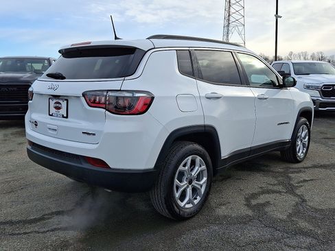 New 2026 Jeep Compass Latitude image 4