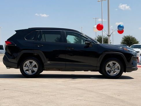 Used 2025 Toyota RAV4 XLE AWD/4WD image 9