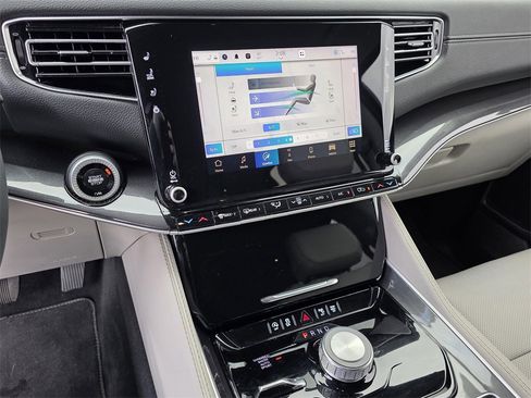 Used 2024 Jeep Wagoneer 4WD image 12