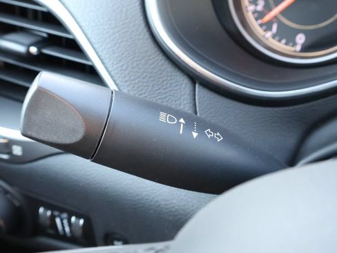 Used 2021 Jeep Cherokee Latitude Lux w/ Comfort/Convenience Group AWD/4WD image 19