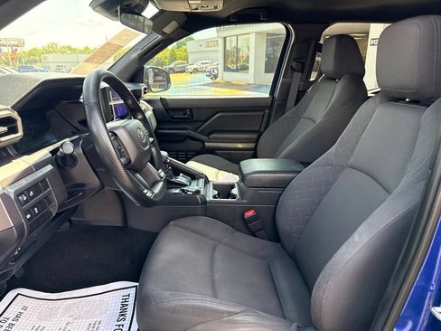 Used 2025 Toyota Tacoma SR5 AWD/4WD image 19