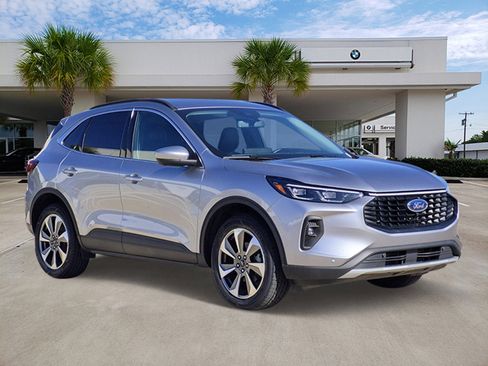 Used 2024 Ford Escape Platinum image 3