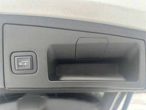 Used 2021 Cadillac XT4 Premium Luxury image 33