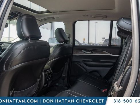 Used 2023 Jeep Grand Cherokee Limited w/ Black Appearance Package AWD/4WD image 20