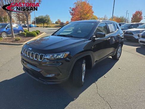 Used 2025 Jeep Compass Sport image 5