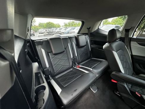 Used 2024 Volkswagen Atlas Peak Edition SE AWD/4WD image 39