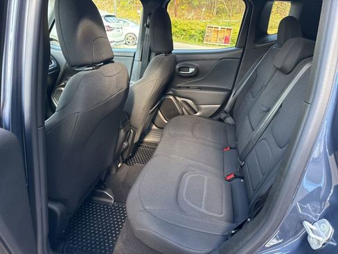 Used 2022 Jeep Renegade Latitude w/ Convenience Group image 16