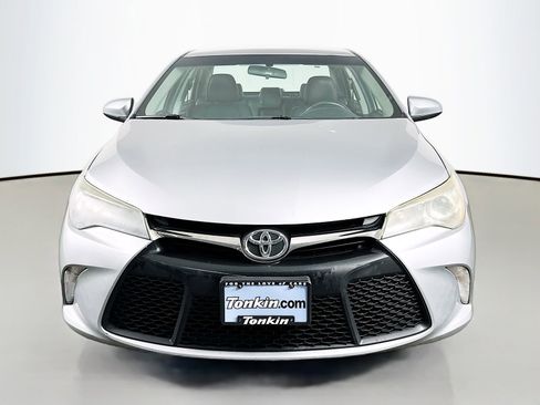Used 2015 Toyota Camry SE FWD image 2