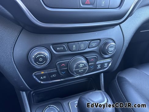 Used 2022 Jeep Cherokee Latitude Lux image 35