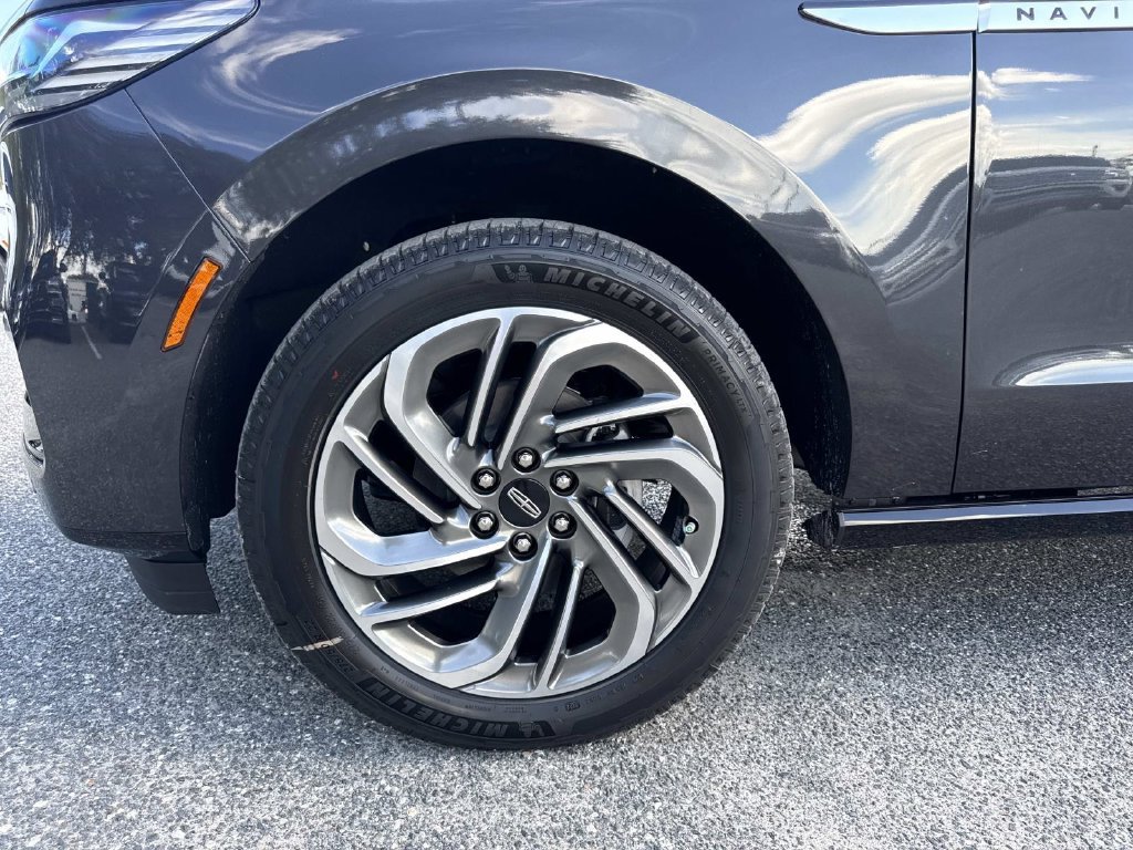 New 2027 Lincoln Navigator Reserve AWD/4WD image 10