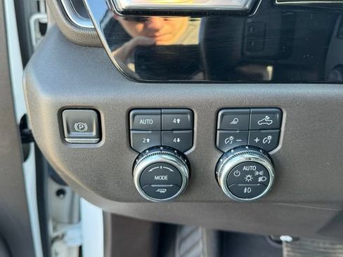 Used 2023 GMC Sierra 1500 SLT w/ SLT Premium Package AWD/4WD image 18