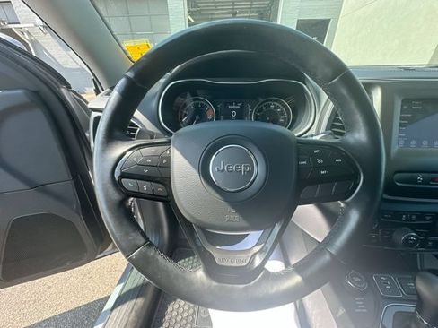 Used 2020 Jeep Cherokee Latitude Plus AWD/4WD image 16