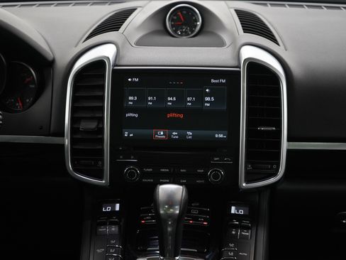 Used 2017 Porsche Cayenne Platinum Edition image 14